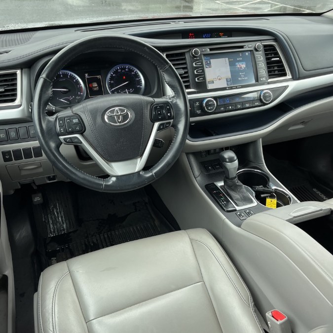 2017 Toyota Highlander XLE V6 AWD (Natl), available for sale in Brooklyn, New York | Top Line Auto Inc.. Brooklyn, New York 2017 Toyota Highlander XLE V6 AWD (Natl), available for sale in Brooklyn, New York | Top Line Auto Inc.. Brooklyn, New York