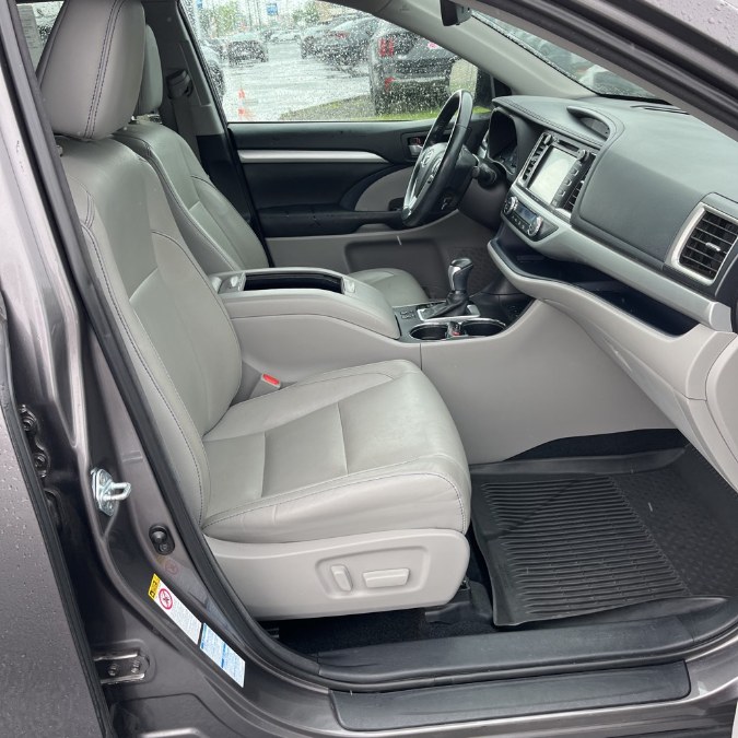 2017 Toyota Highlander XLE V6 AWD (Natl), available for sale in Brooklyn, New York | Top Line Auto Inc.. Brooklyn, New York 2017 Toyota Highlander XLE V6 AWD (Natl), available for sale in Brooklyn, New York | Top Line Auto Inc.. Brooklyn, New York