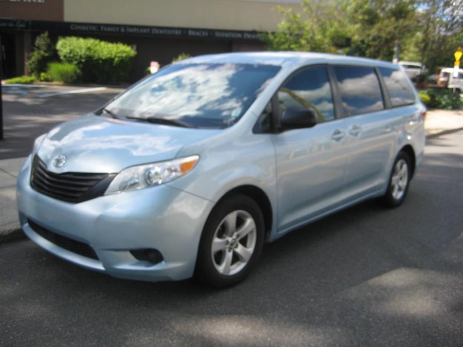 Used 2017 Toyota Sienna in Massapequa, New York | Rite Choice Auto Inc.. Massapequa, New York