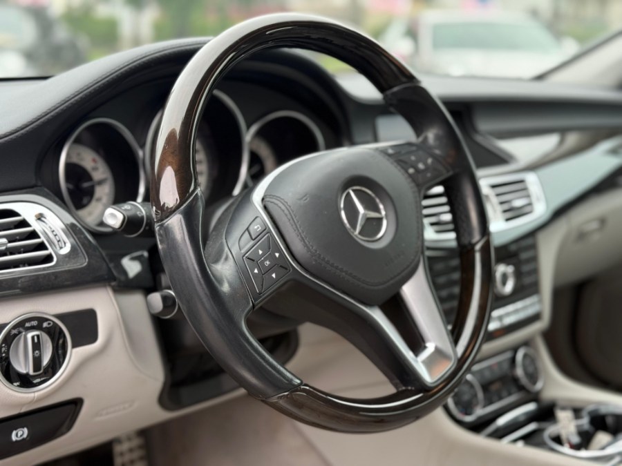2013 Mercedes-Benz CLS-Class 4dr Sdn CLS550 4MATIC, available for sale in Hicksville, New York | REGAL AUTOHAUS. Hicksville, New York 2013 Mercedes-Benz CLS-Class 4dr Sdn CLS550 4MATIC, available for sale in Hicksville, New York | REGAL AUTOHAUS. Hicksville, New York