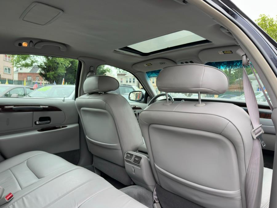 2000 Lincoln Town Car 4dr Sdn Signature, available for sale in Irvington , New Jersey | Auto Haus of Irvington Corp. Irvington , New Jersey 2000 Lincoln Town Car 4dr Sdn Signature, available for sale in Irvington , New Jersey | Auto Haus of Irvington Corp. Irvington , New Jersey