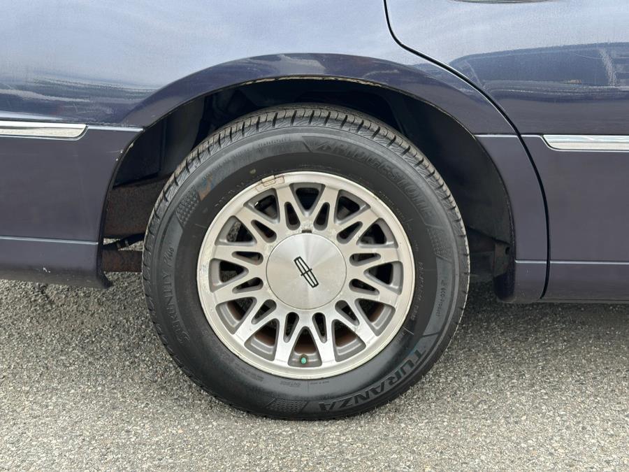 2000 Lincoln Town Car 4dr Sdn Signature, available for sale in Irvington , New Jersey | Auto Haus of Irvington Corp. Irvington , New Jersey 2000 Lincoln Town Car 4dr Sdn Signature, available for sale in Irvington , New Jersey | Auto Haus of Irvington Corp. Irvington , New Jersey