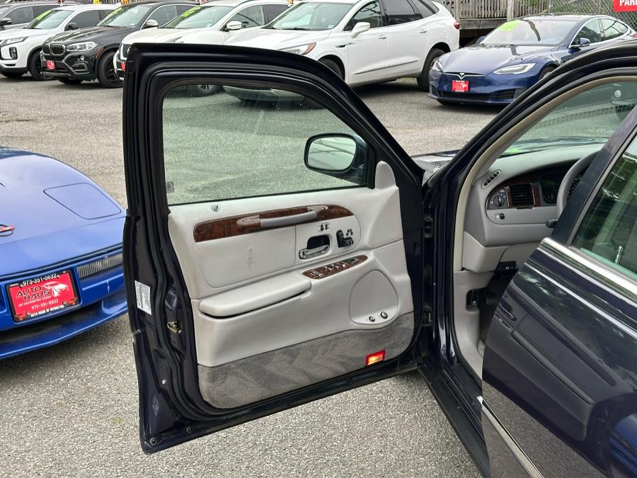 2000 Lincoln Town Car 4dr Sdn Signature, available for sale in Irvington , New Jersey | Auto Haus of Irvington Corp. Irvington , New Jersey 2000 Lincoln Town Car 4dr Sdn Signature, available for sale in Irvington , New Jersey | Auto Haus of Irvington Corp. Irvington , New Jersey