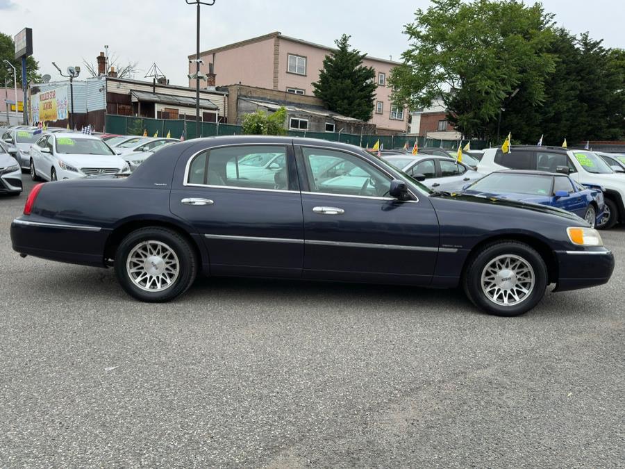 2000 Lincoln Town Car 4dr Sdn Signature, available for sale in Irvington , New Jersey | Auto Haus of Irvington Corp. Irvington , New Jersey 2000 Lincoln Town Car 4dr Sdn Signature, available for sale in Irvington , New Jersey | Auto Haus of Irvington Corp. Irvington , New Jersey