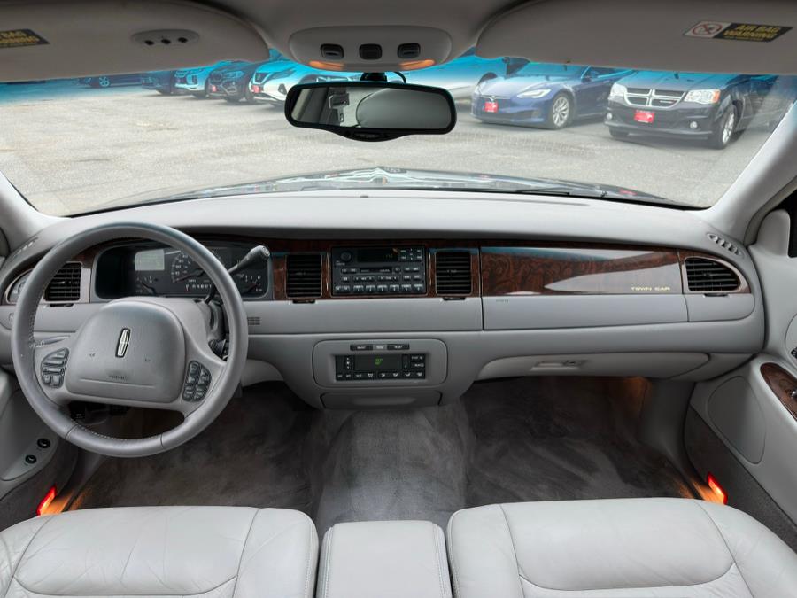 2000 Lincoln Town Car 4dr Sdn Signature, available for sale in Irvington , New Jersey | Auto Haus of Irvington Corp. Irvington , New Jersey 2000 Lincoln Town Car 4dr Sdn Signature, available for sale in Irvington , New Jersey | Auto Haus of Irvington Corp. Irvington , New Jersey