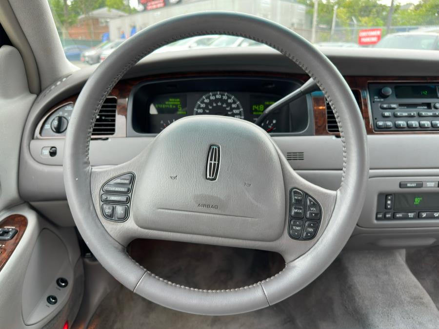 2000 Lincoln Town Car 4dr Sdn Signature, available for sale in Irvington , New Jersey | Auto Haus of Irvington Corp. Irvington , New Jersey 2000 Lincoln Town Car 4dr Sdn Signature, available for sale in Irvington , New Jersey | Auto Haus of Irvington Corp. Irvington , New Jersey