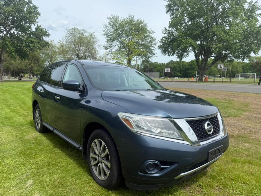 Used 2014 Nissan Pathfinder in Plainville, Connecticut | Choice Group LLC Choice Motor Car. Plainville, Connecticut