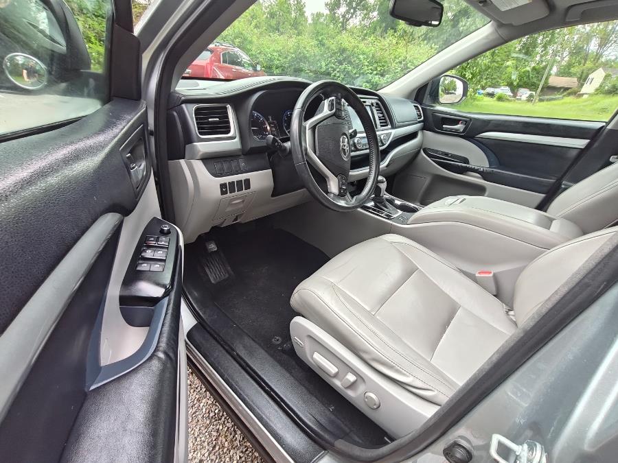2015 Toyota Highlander AWD 4dr V6 XLE (Natl), available for sale in South Windsor, Connecticut | Fancy Rides LLC. South Windsor, Connecticut 2015 Toyota Highlander AWD 4dr V6 XLE (Natl), available for sale in South Windsor, Connecticut | Fancy Rides LLC. South Windsor, Connecticut