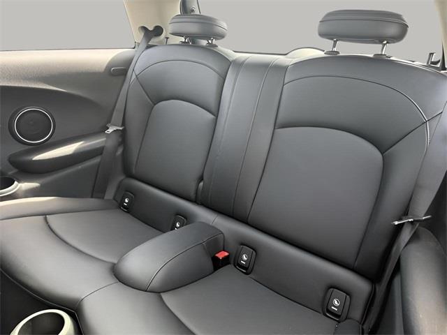2014 Mini Cooper s Base, available for sale in Stratford, Connecticut | Wiz Leasing Inc. Stratford, Connecticut 2014 Mini Cooper s Base, available for sale in Stratford, Connecticut | Wiz Leasing Inc. Stratford, Connecticut