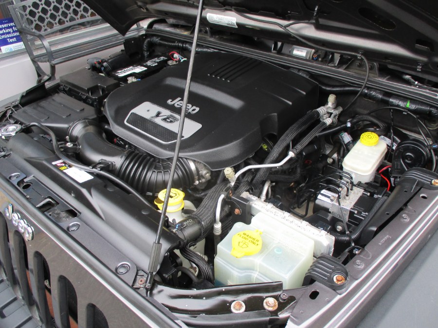2016 Jeep Wrangler Unlimited 4WD 4dr Sport, available for sale in Meriden, Connecticut | Cos Central Auto. Meriden, Connecticut 2016 Jeep Wrangler Unlimited 4WD 4dr Sport, available for sale in Meriden, Connecticut | Cos Central Auto. Meriden, Connecticut
