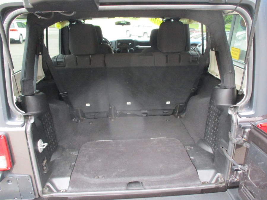 2016 Jeep Wrangler Unlimited 4WD 4dr Sport, available for sale in Meriden, Connecticut | Cos Central Auto. Meriden, Connecticut 2016 Jeep Wrangler Unlimited 4WD 4dr Sport, available for sale in Meriden, Connecticut | Cos Central Auto. Meriden, Connecticut