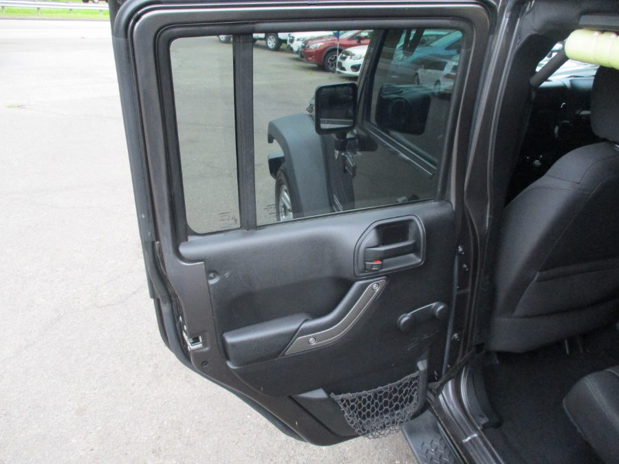 2016 Jeep Wrangler Unlimited 4WD 4dr Sport, available for sale in Meriden, Connecticut | Cos Central Auto. Meriden, Connecticut 2016 Jeep Wrangler Unlimited 4WD 4dr Sport, available for sale in Meriden, Connecticut | Cos Central Auto. Meriden, Connecticut