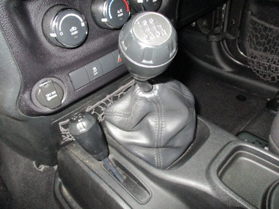 2016 Jeep Wrangler Unlimited 4WD 4dr Sport, available for sale in Meriden, Connecticut | Cos Central Auto. Meriden, Connecticut 2016 Jeep Wrangler Unlimited 4WD 4dr Sport, available for sale in Meriden, Connecticut | Cos Central Auto. Meriden, Connecticut