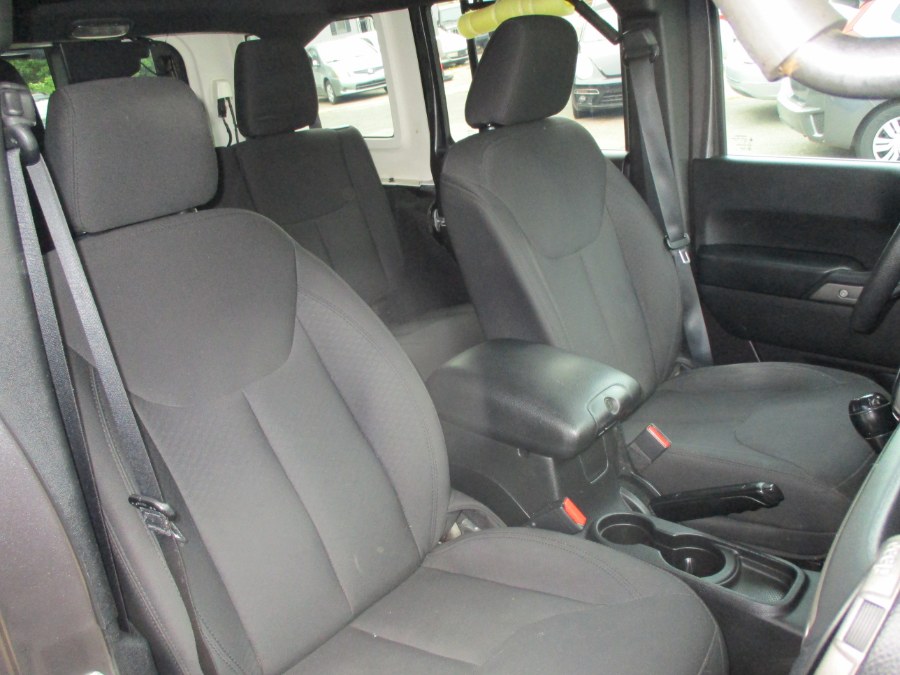 2016 Jeep Wrangler Unlimited 4WD 4dr Sport, available for sale in Meriden, Connecticut | Cos Central Auto. Meriden, Connecticut 2016 Jeep Wrangler Unlimited 4WD 4dr Sport, available for sale in Meriden, Connecticut | Cos Central Auto. Meriden, Connecticut