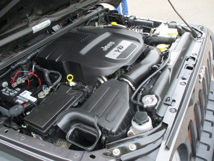 2016 Jeep Wrangler Unlimited 4WD 4dr Sport, available for sale in Meriden, Connecticut | Cos Central Auto. Meriden, Connecticut 2016 Jeep Wrangler Unlimited 4WD 4dr Sport, available for sale in Meriden, Connecticut | Cos Central Auto. Meriden, Connecticut