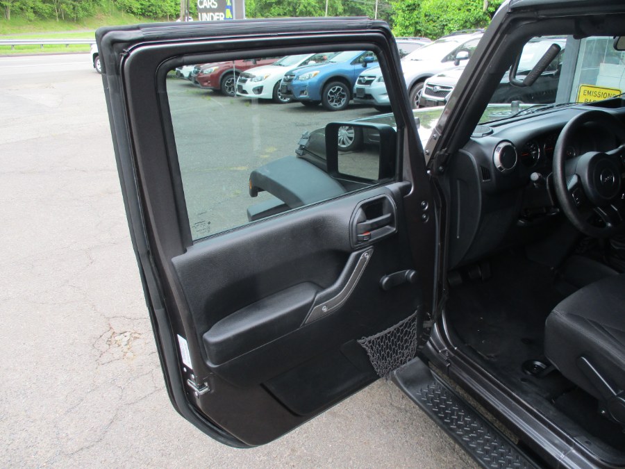 2016 Jeep Wrangler Unlimited 4WD 4dr Sport, available for sale in Meriden, Connecticut | Cos Central Auto. Meriden, Connecticut 2016 Jeep Wrangler Unlimited 4WD 4dr Sport, available for sale in Meriden, Connecticut | Cos Central Auto. Meriden, Connecticut