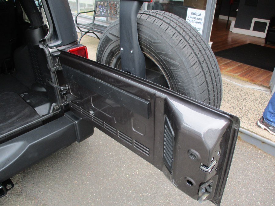 2016 Jeep Wrangler Unlimited 4WD 4dr Sport, available for sale in Meriden, Connecticut | Cos Central Auto. Meriden, Connecticut 2016 Jeep Wrangler Unlimited 4WD 4dr Sport, available for sale in Meriden, Connecticut | Cos Central Auto. Meriden, Connecticut