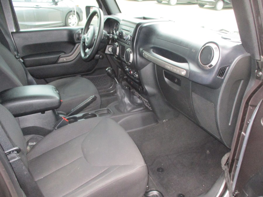 2016 Jeep Wrangler Unlimited 4WD 4dr Sport, available for sale in Meriden, Connecticut | Cos Central Auto. Meriden, Connecticut 2016 Jeep Wrangler Unlimited 4WD 4dr Sport, available for sale in Meriden, Connecticut | Cos Central Auto. Meriden, Connecticut