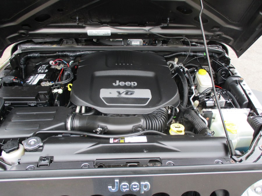 2016 Jeep Wrangler Unlimited 4WD 4dr Sport, available for sale in Meriden, Connecticut | Cos Central Auto. Meriden, Connecticut 2016 Jeep Wrangler Unlimited 4WD 4dr Sport, available for sale in Meriden, Connecticut | Cos Central Auto. Meriden, Connecticut