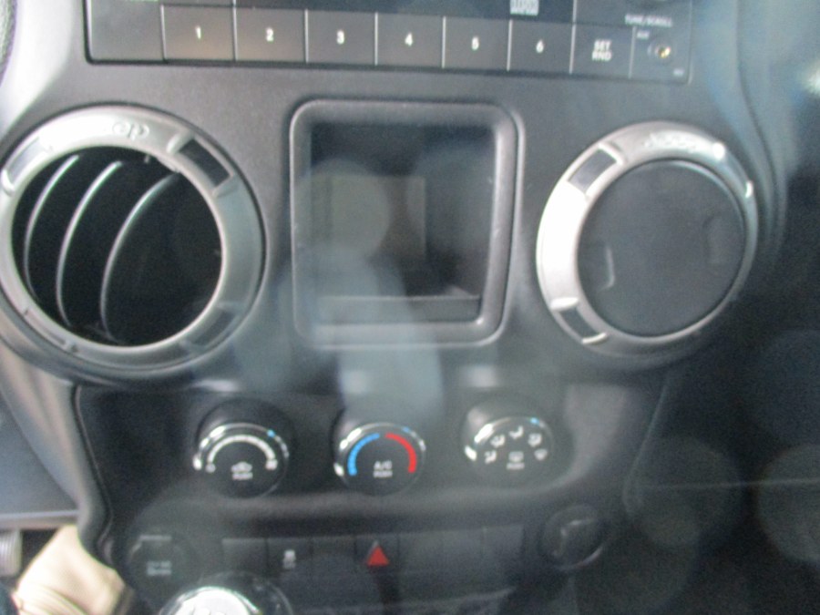 2016 Jeep Wrangler Unlimited 4WD 4dr Sport, available for sale in Meriden, Connecticut | Cos Central Auto. Meriden, Connecticut 2016 Jeep Wrangler Unlimited 4WD 4dr Sport, available for sale in Meriden, Connecticut | Cos Central Auto. Meriden, Connecticut