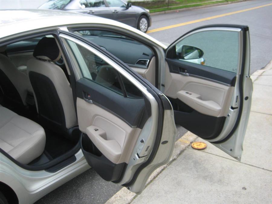 2017 Hyundai Elantra SE 4dr Sedan 6A (US), available for sale in Massapequa, New York | Rite Choice Auto Inc.. Massapequa, New York 2017 Hyundai Elantra SE 4dr Sedan 6A (US), available for sale in Massapequa, New York | Rite Choice Auto Inc.. Massapequa, New York