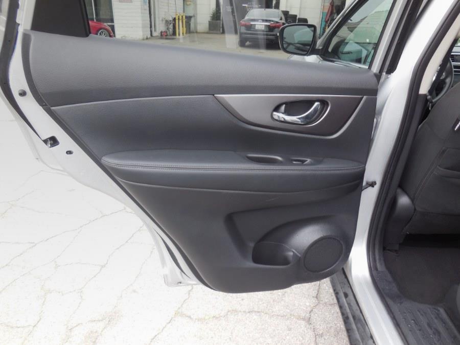 2016 Nissan Rogue FWD 4dr SV, available for sale in Hawaiian Gardens, California | Luxe Motors. Hawaiian Gardens, California 2016 Nissan Rogue FWD 4dr SV, available for sale in Hawaiian Gardens, California | Luxe Motors. Hawaiian Gardens, California