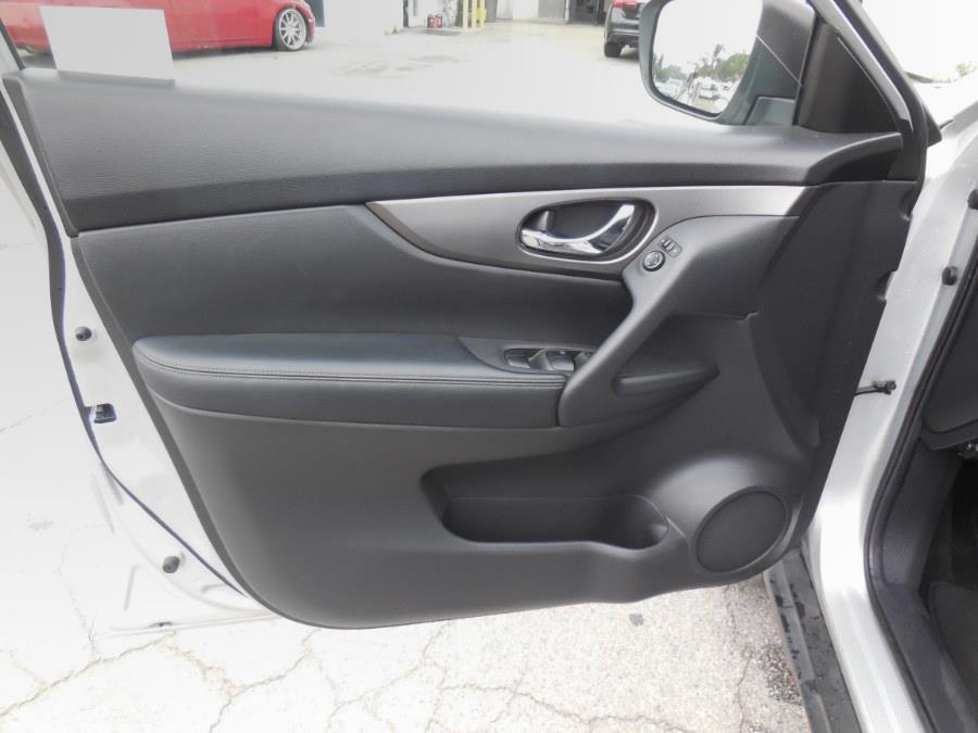 2016 Nissan Rogue FWD 4dr SV, available for sale in Hawaiian Gardens, California | Luxe Motors. Hawaiian Gardens, California 2016 Nissan Rogue FWD 4dr SV, available for sale in Hawaiian Gardens, California | Luxe Motors. Hawaiian Gardens, California