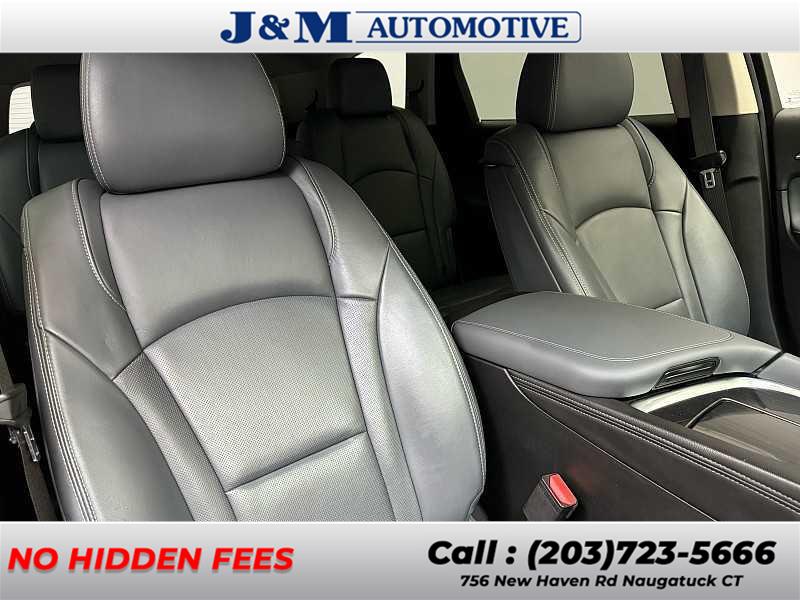 2021 Buick Enclave Essence, available for sale in Naugatuck, Connecticut | J&M Automotive Sls&Svc LLC. Naugatuck, Connecticut 2021 Buick Enclave Essence, available for sale in Naugatuck, Connecticut | J&M Automotive Sls&Svc LLC. Naugatuck, Connecticut