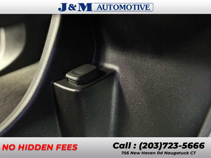 2021 Buick Enclave Essence, available for sale in Naugatuck, Connecticut | J&M Automotive Sls&Svc LLC. Naugatuck, Connecticut 2021 Buick Enclave Essence, available for sale in Naugatuck, Connecticut | J&M Automotive Sls&Svc LLC. Naugatuck, Connecticut