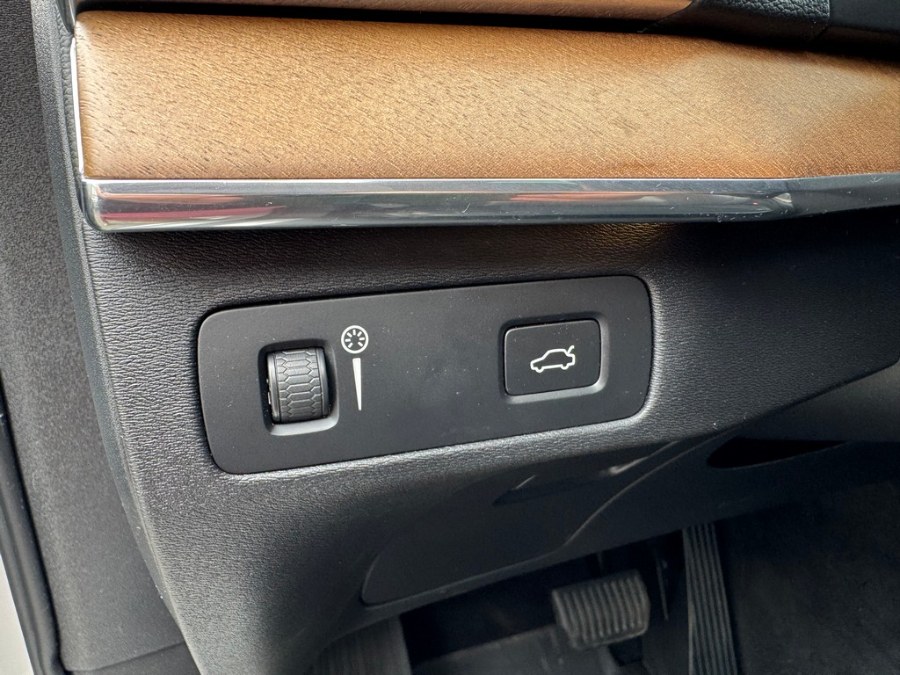 2018 Volvo XC90 T6 AWD 7-Passenger Inscription, available for sale in West Springfield, Massachusetts | Union Street Auto Sales. West Springfield, Massachusetts 2018 Volvo XC90 T6 AWD 7-Passenger Inscription, available for sale in West Springfield, Massachusetts | Union Street Auto Sales. West Springfield, Massachusetts