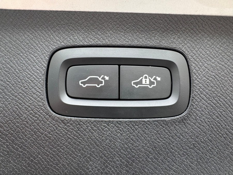 2018 Volvo XC90 T6 AWD 7-Passenger Inscription, available for sale in West Springfield, Massachusetts | Union Street Auto Sales. West Springfield, Massachusetts 2018 Volvo XC90 T6 AWD 7-Passenger Inscription, available for sale in West Springfield, Massachusetts | Union Street Auto Sales. West Springfield, Massachusetts