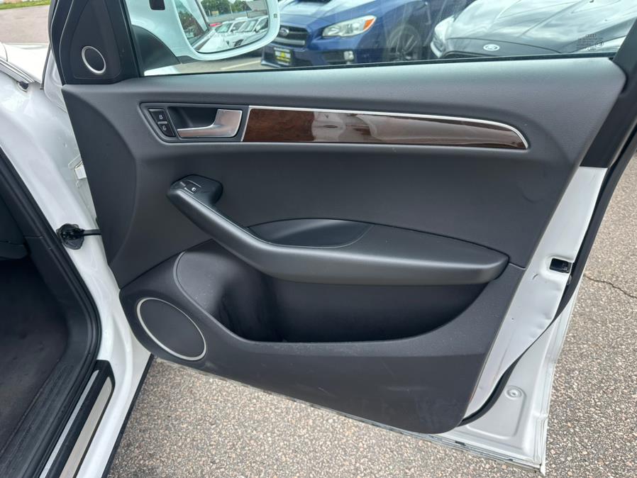 2011 Audi Q5 quattro 4dr 3.2L Prestige, available for sale in South Windsor, Connecticut | Mike And Tony Auto Sales, Inc. South Windsor, Connecticut 2011 Audi Q5 quattro 4dr 3.2L Prestige, available for sale in South Windsor, Connecticut | Mike And Tony Auto Sales, Inc. South Windsor, Connecticut