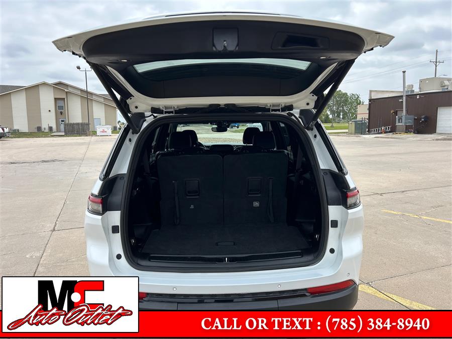 2023 Jeep Grand Cherokee L Altitude 4x4, available for sale in Colby, Kansas | M C Auto Outlet Inc. Colby, Kansas 2023 Jeep Grand Cherokee L Altitude 4x4, available for sale in Colby, Kansas | M C Auto Outlet Inc. Colby, Kansas