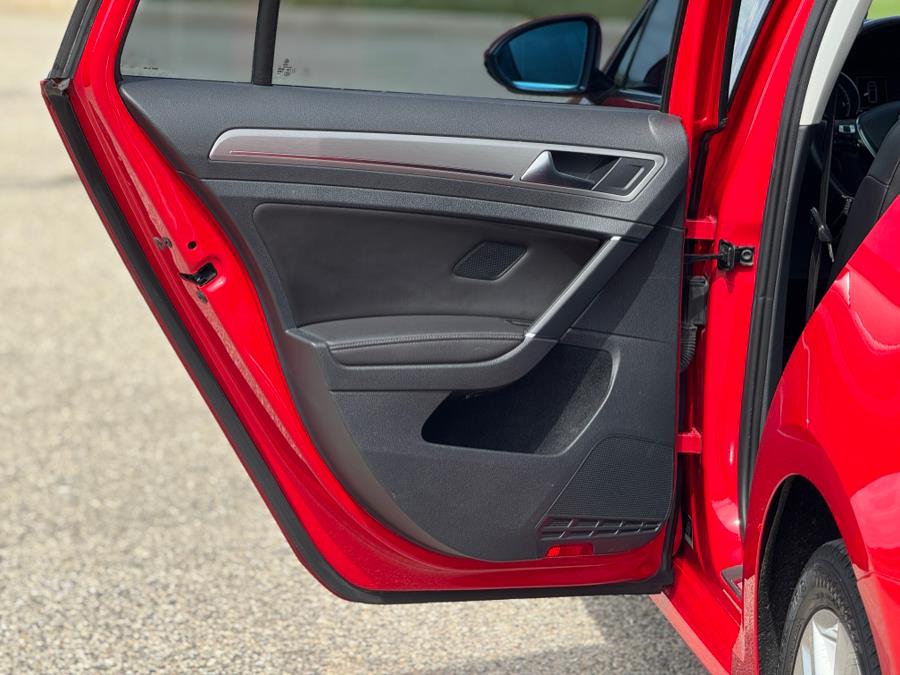 2015 Volkswagen Golf Sportwagen SE, available for sale in Darien, Wisconsin | Geneva Motor Cars. Darien, Wisconsin 2015 Volkswagen Golf Sportwagen SE, available for sale in Darien, Wisconsin | Geneva Motor Cars. Darien, Wisconsin