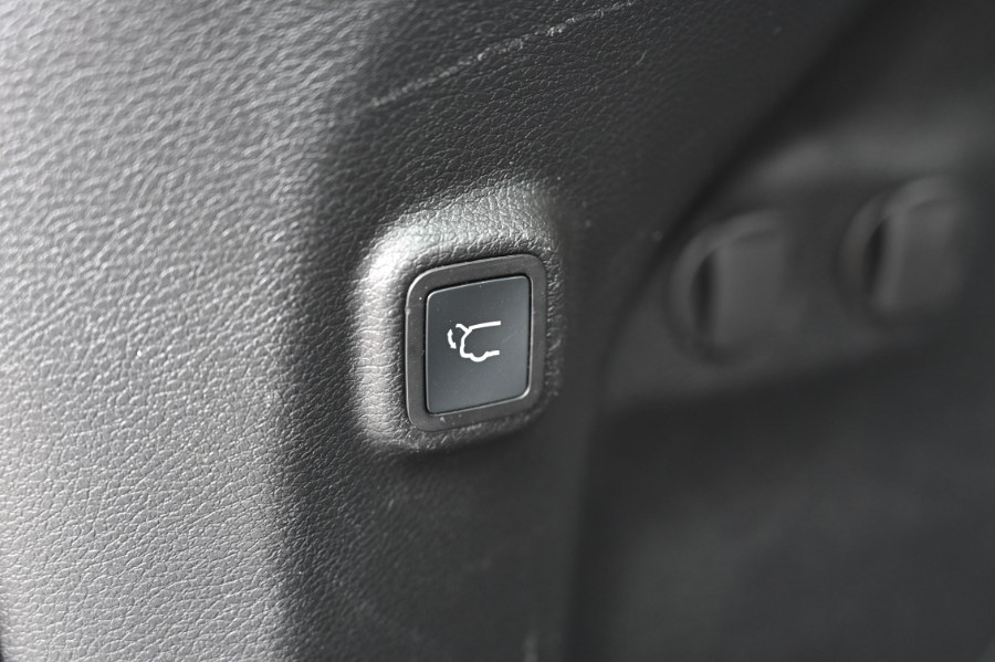2021 Jeep Cherokee Limited 4x4, available for sale in Waterbury, Connecticut | Highline Car Connection. Waterbury, Connecticut 2021 Jeep Cherokee Limited 4x4, available for sale in Waterbury, Connecticut | Highline Car Connection. Waterbury, Connecticut