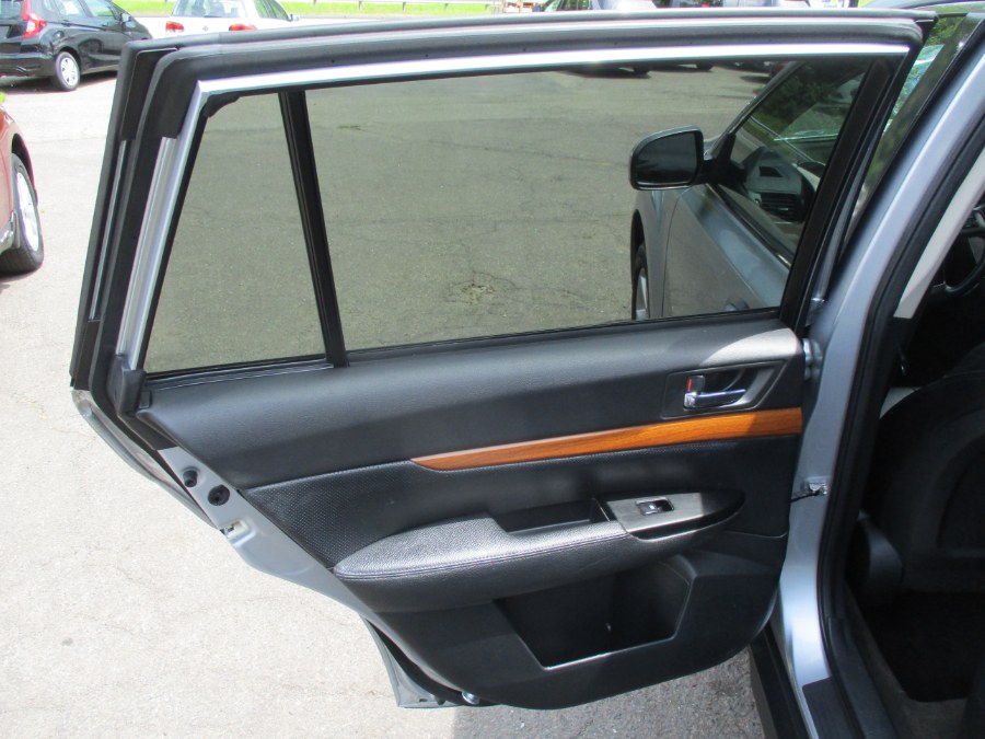 2014 Subaru Outback 4dr Wgn H4 Auto 2.5i Limited, available for sale in Meriden, Connecticut | Cos Central Auto. Meriden, Connecticut 2014 Subaru Outback 4dr Wgn H4 Auto 2.5i Limited, available for sale in Meriden, Connecticut | Cos Central Auto. Meriden, Connecticut