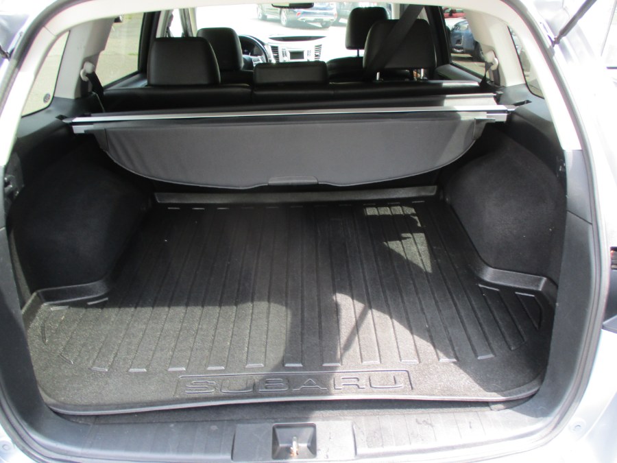2014 Subaru Outback 4dr Wgn H4 Auto 2.5i Limited, available for sale in Meriden, Connecticut | Cos Central Auto. Meriden, Connecticut 2014 Subaru Outback 4dr Wgn H4 Auto 2.5i Limited, available for sale in Meriden, Connecticut | Cos Central Auto. Meriden, Connecticut