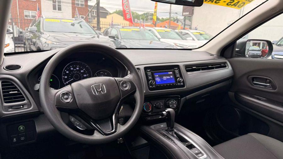 2022 Honda Hr-v LX Sport Utility 4D, available for sale in Linden, New Jersey | Route 27 Auto Mall. Linden, New Jersey 2022 Honda Hr-v LX Sport Utility 4D, available for sale in Linden, New Jersey | Route 27 Auto Mall. Linden, New Jersey