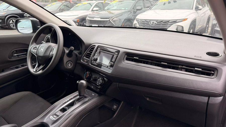 2022 Honda Hr-v LX Sport Utility 4D, available for sale in Linden, New Jersey | Route 27 Auto Mall. Linden, New Jersey 2022 Honda Hr-v LX Sport Utility 4D, available for sale in Linden, New Jersey | Route 27 Auto Mall. Linden, New Jersey