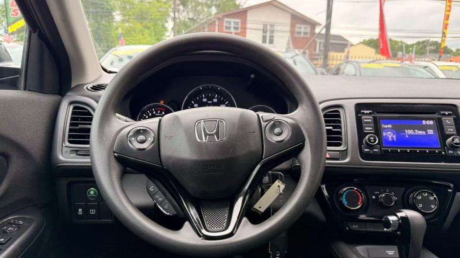 2022 Honda Hr-v LX Sport Utility 4D, available for sale in Linden, New Jersey | Route 27 Auto Mall. Linden, New Jersey 2022 Honda Hr-v LX Sport Utility 4D, available for sale in Linden, New Jersey | Route 27 Auto Mall. Linden, New Jersey
