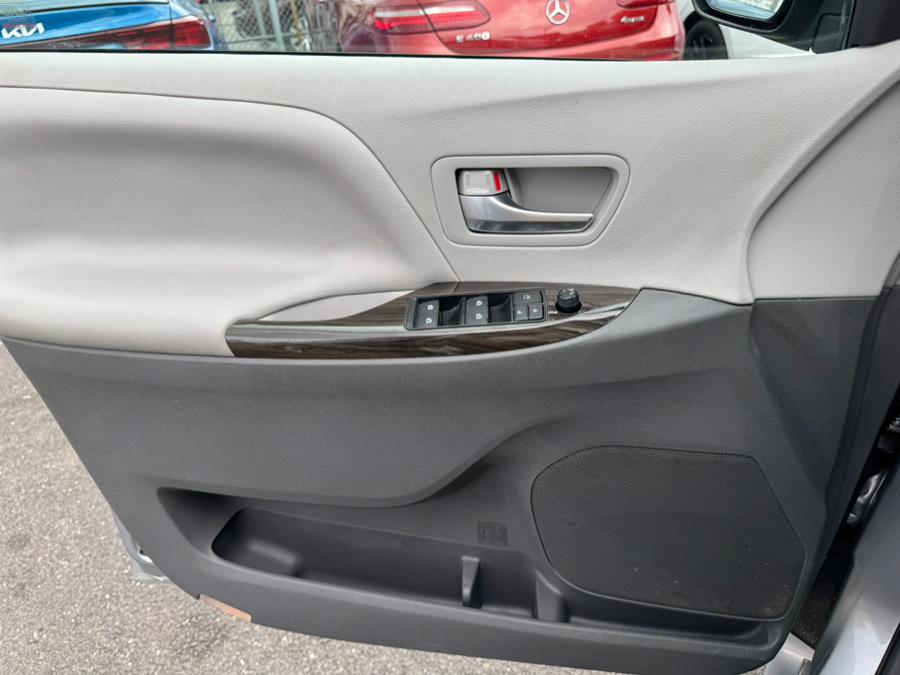 2017 Toyota Sienna Limited AWD 7-Passenger (Natl), available for sale in Irvington, New Jersey | Elis Motors Corp. Irvington, New Jersey 2017 Toyota Sienna Limited AWD 7-Passenger (Natl), available for sale in Irvington, New Jersey | Elis Motors Corp. Irvington, New Jersey