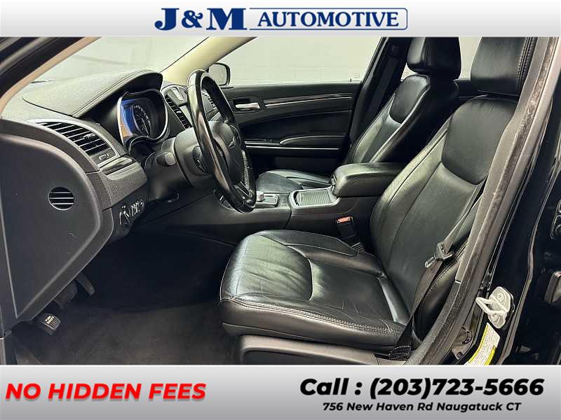 2018 Chrysler 300 Touring L, available for sale in Naugatuck, Connecticut | J&M Automotive Sls&Svc LLC. Naugatuck, Connecticut 2018 Chrysler 300 Touring L, available for sale in Naugatuck, Connecticut | J&M Automotive Sls&Svc LLC. Naugatuck, Connecticut