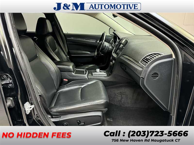 2018 Chrysler 300 Touring L, available for sale in Naugatuck, Connecticut | J&M Automotive Sls&Svc LLC. Naugatuck, Connecticut 2018 Chrysler 300 Touring L, available for sale in Naugatuck, Connecticut | J&M Automotive Sls&Svc LLC. Naugatuck, Connecticut