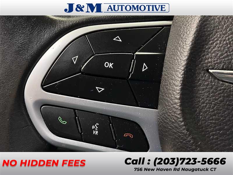 2018 Chrysler 300 Touring L, available for sale in Naugatuck, Connecticut | J&M Automotive Sls&Svc LLC. Naugatuck, Connecticut 2018 Chrysler 300 Touring L, available for sale in Naugatuck, Connecticut | J&M Automotive Sls&Svc LLC. Naugatuck, Connecticut