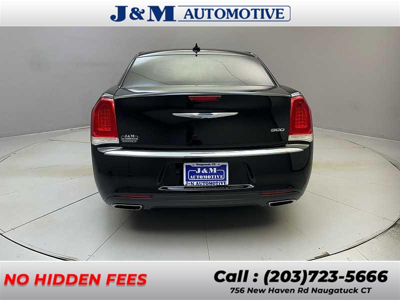 2018 Chrysler 300 Touring L, available for sale in Naugatuck, Connecticut | J&M Automotive Sls&Svc LLC. Naugatuck, Connecticut 2018 Chrysler 300 Touring L, available for sale in Naugatuck, Connecticut | J&M Automotive Sls&Svc LLC. Naugatuck, Connecticut