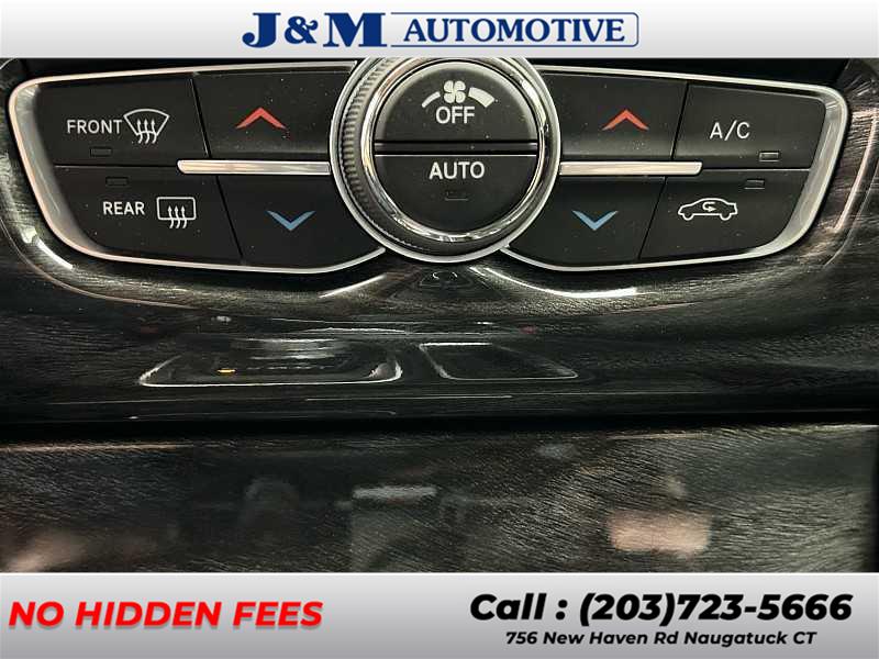 2018 Chrysler 300 Touring L, available for sale in Naugatuck, Connecticut | J&M Automotive Sls&Svc LLC. Naugatuck, Connecticut 2018 Chrysler 300 Touring L, available for sale in Naugatuck, Connecticut | J&M Automotive Sls&Svc LLC. Naugatuck, Connecticut