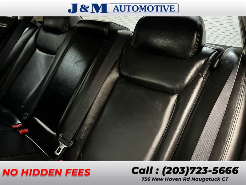 2018 Chrysler 300 Touring L, available for sale in Naugatuck, Connecticut | J&M Automotive Sls&Svc LLC. Naugatuck, Connecticut 2018 Chrysler 300 Touring L, available for sale in Naugatuck, Connecticut | J&M Automotive Sls&Svc LLC. Naugatuck, Connecticut