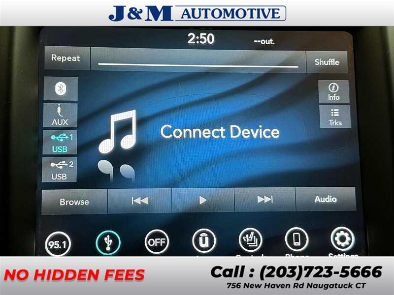 2018 Chrysler 300 Touring L, available for sale in Naugatuck, Connecticut | J&M Automotive Sls&Svc LLC. Naugatuck, Connecticut 2018 Chrysler 300 Touring L, available for sale in Naugatuck, Connecticut | J&M Automotive Sls&Svc LLC. Naugatuck, Connecticut