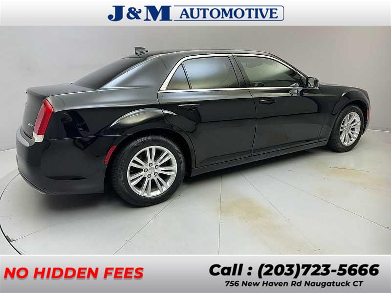2018 Chrysler 300 Touring L, available for sale in Naugatuck, Connecticut | J&M Automotive Sls&Svc LLC. Naugatuck, Connecticut 2018 Chrysler 300 Touring L, available for sale in Naugatuck, Connecticut | J&M Automotive Sls&Svc LLC. Naugatuck, Connecticut