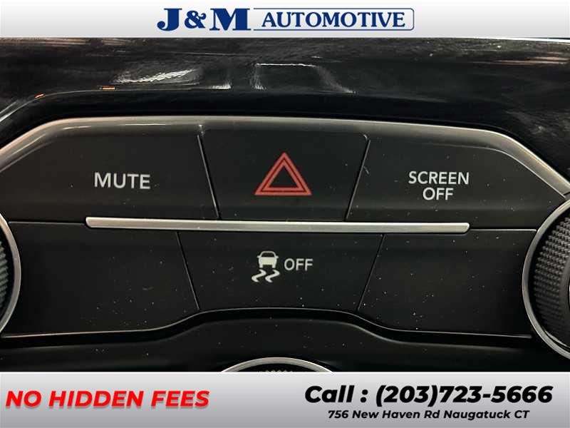 2018 Chrysler 300 Touring L, available for sale in Naugatuck, Connecticut | J&M Automotive Sls&Svc LLC. Naugatuck, Connecticut 2018 Chrysler 300 Touring L, available for sale in Naugatuck, Connecticut | J&M Automotive Sls&Svc LLC. Naugatuck, Connecticut